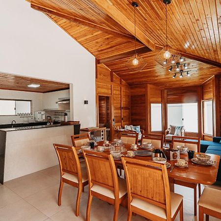 Casadecastelhanos, Quadra Do Mar De Castelhanos, 4 Suites Com Ar, Churrasqueira, Piscina, Hidromassagem, Cozinha Integrada Gourmet Ideal Para Familia E Amigos Anchieta  Dış mekan fotoğraf