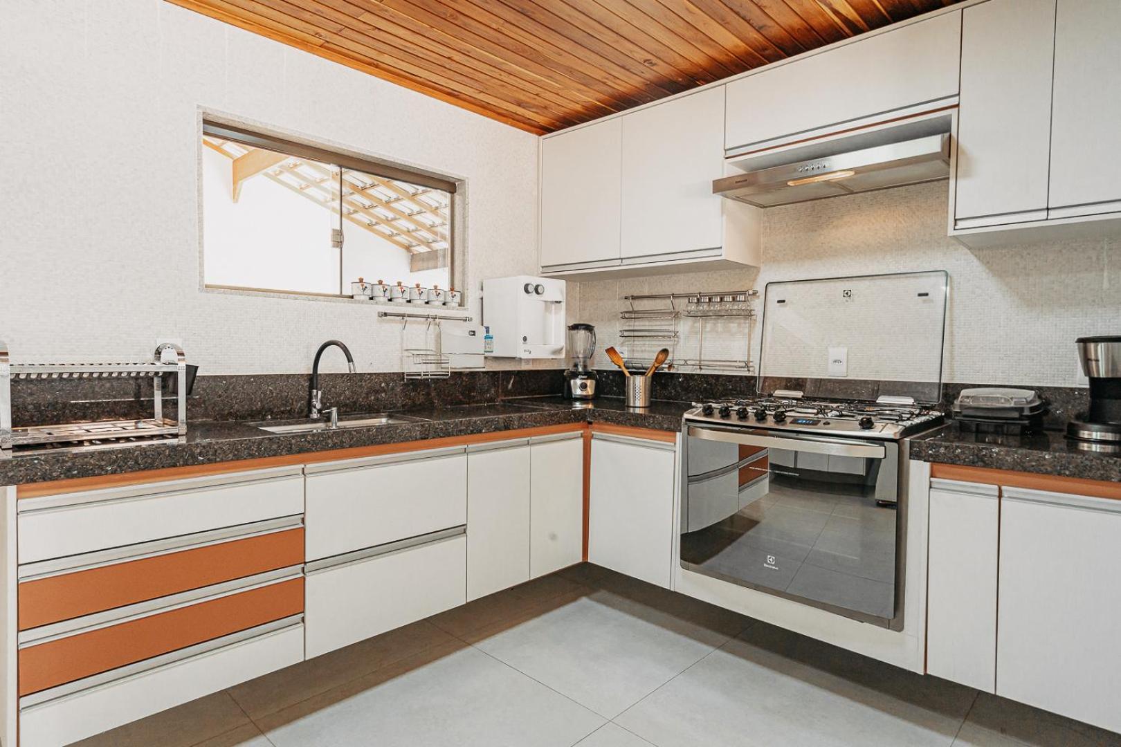 Casadecastelhanos, Quadra Do Mar De Castelhanos, 4 Suites Com Ar, Churrasqueira, Piscina, Hidromassagem, Cozinha Integrada Gourmet Ideal Para Familia E Amigos Anchieta  Dış mekan fotoğraf