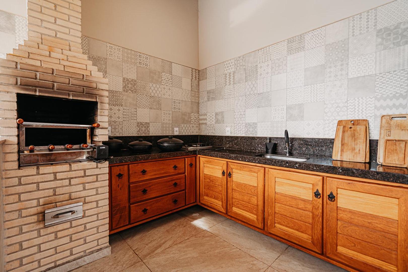 Casadecastelhanos, Quadra Do Mar De Castelhanos, 4 Suites Com Ar, Churrasqueira, Piscina, Hidromassagem, Cozinha Integrada Gourmet Ideal Para Familia E Amigos Anchieta  Dış mekan fotoğraf