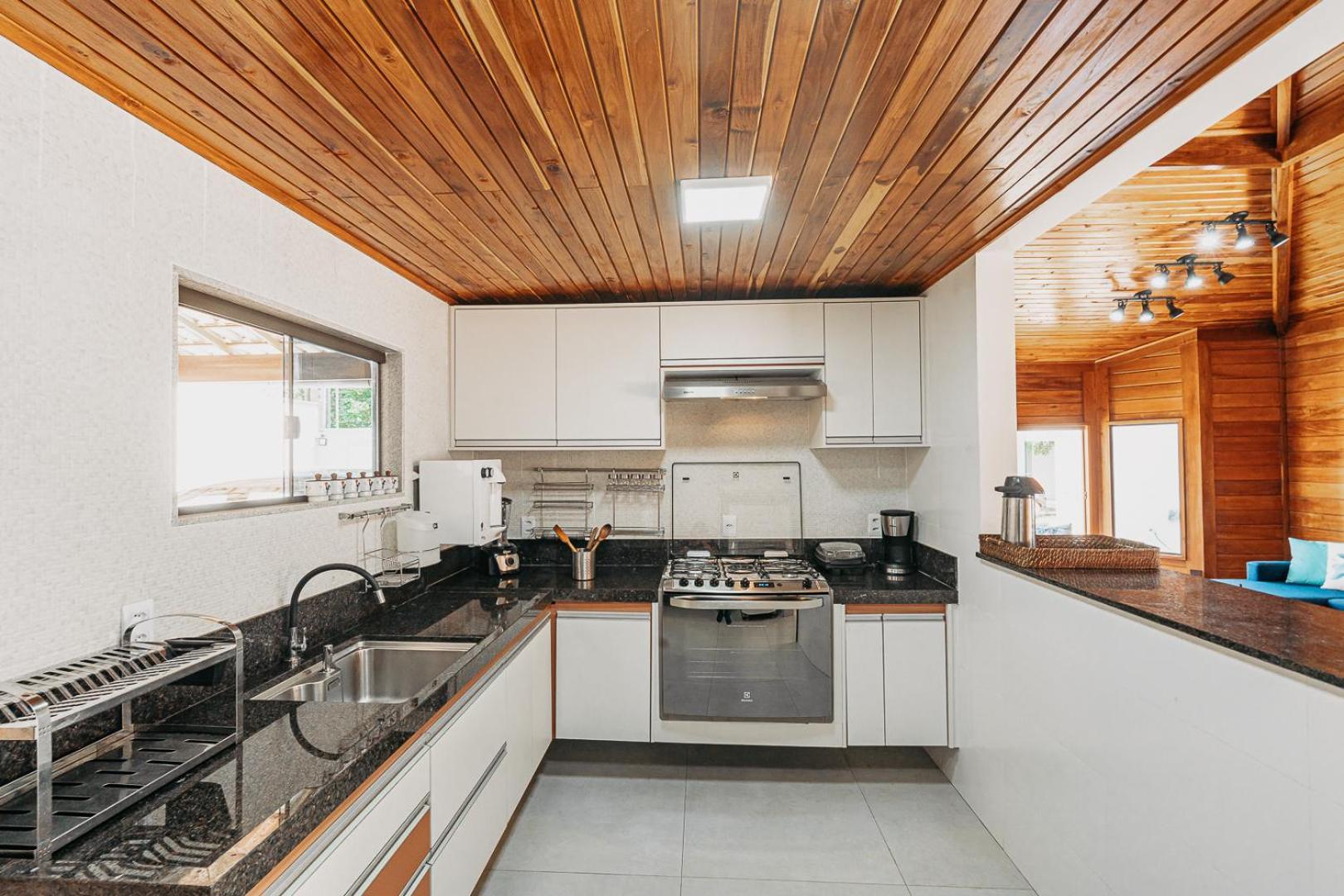Casadecastelhanos, Quadra Do Mar De Castelhanos, 4 Suites Com Ar, Churrasqueira, Piscina, Hidromassagem, Cozinha Integrada Gourmet Ideal Para Familia E Amigos Anchieta  Dış mekan fotoğraf
