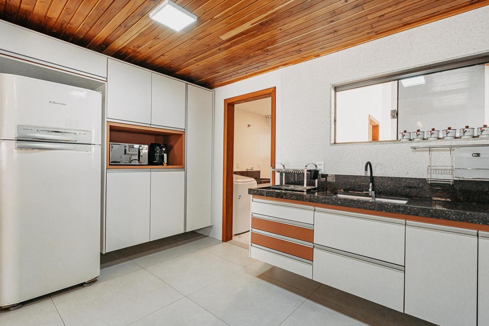 Casadecastelhanos, Quadra Do Mar De Castelhanos, 4 Suites Com Ar, Churrasqueira, Piscina, Hidromassagem, Cozinha Integrada Gourmet Ideal Para Familia E Amigos Anchieta  Dış mekan fotoğraf